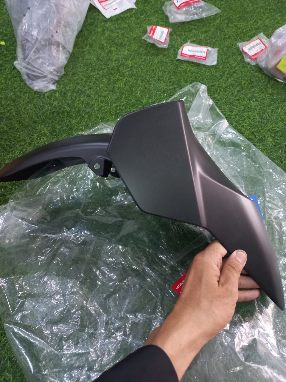 DÈ TRƯỚC PCX 2014 - 2017 MÀU ĐEN NHÁM ( Dùng Chung Pcx 2010 - 2013 )