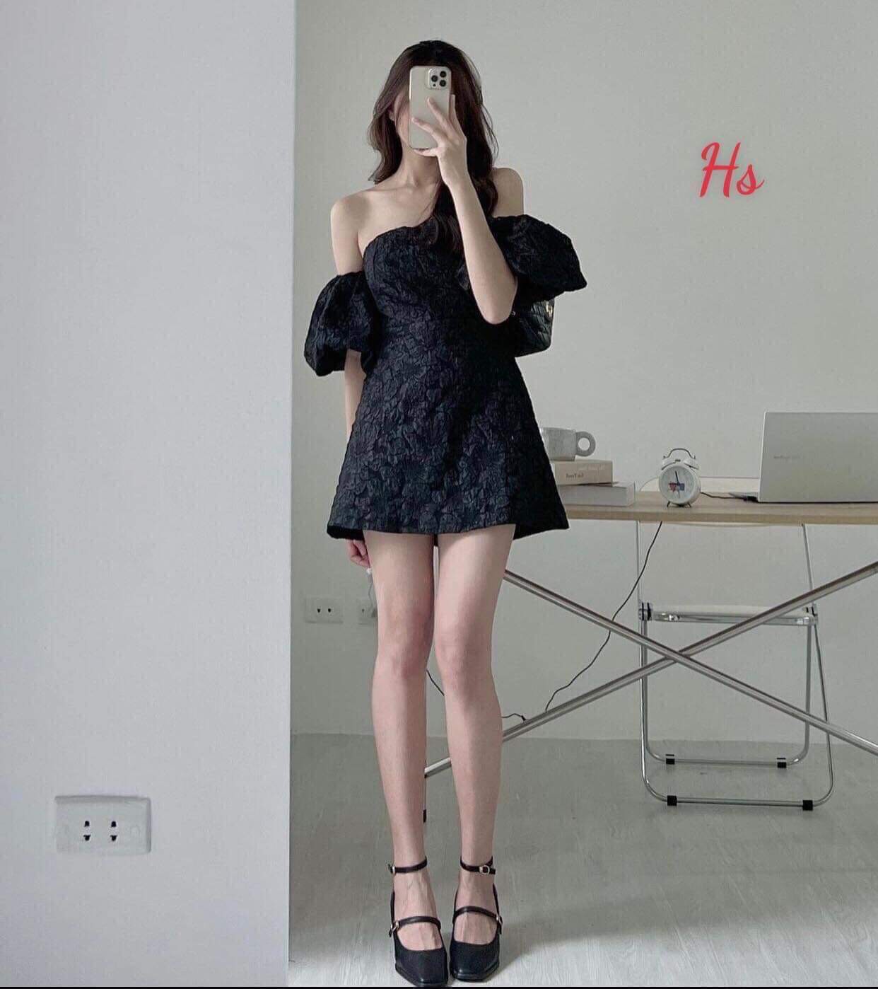 Váy xốp trễ vai tay phồng màu đen