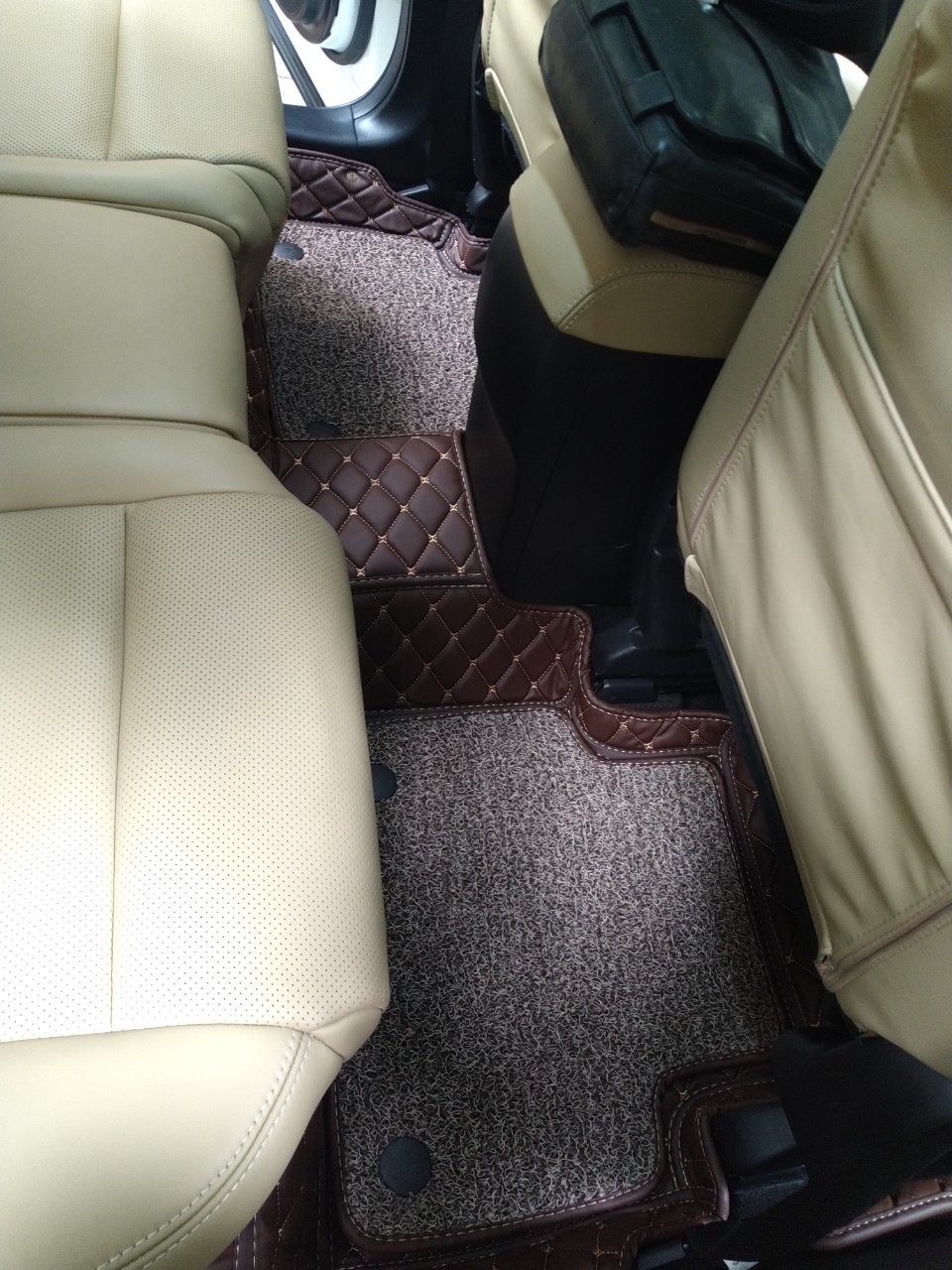 Thảm lót sàn ô tô da cacbon Mazda 2