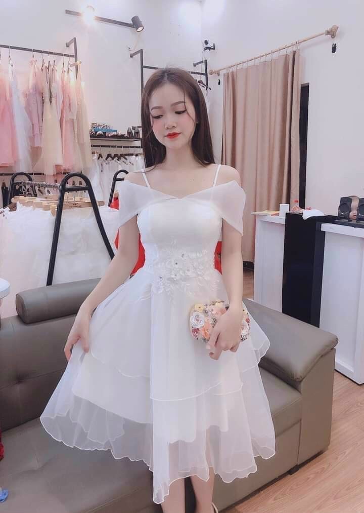 Đầm lưới tầng xòe bẹt vai