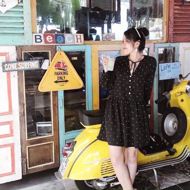 Đầm babydoll bi đen nút trắng