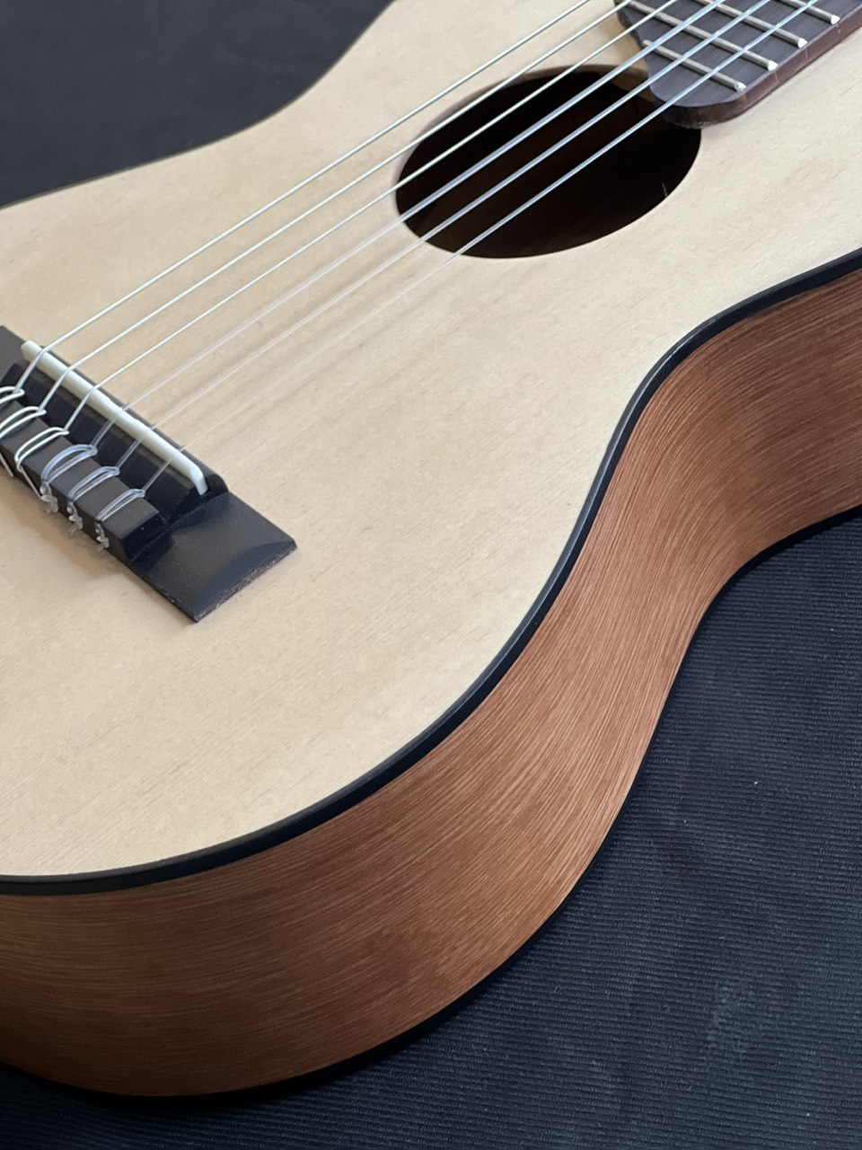 Đàn guitalele Yamaha (đàn mini) GL1
