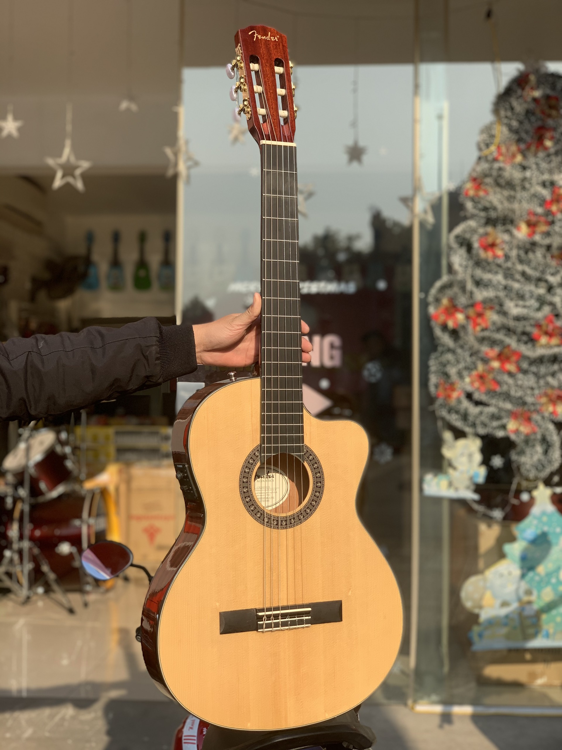 Guitar classic Fender CN240SCE thùng mỏng EQ Fishman (Tặng kèm full phụ kiện)