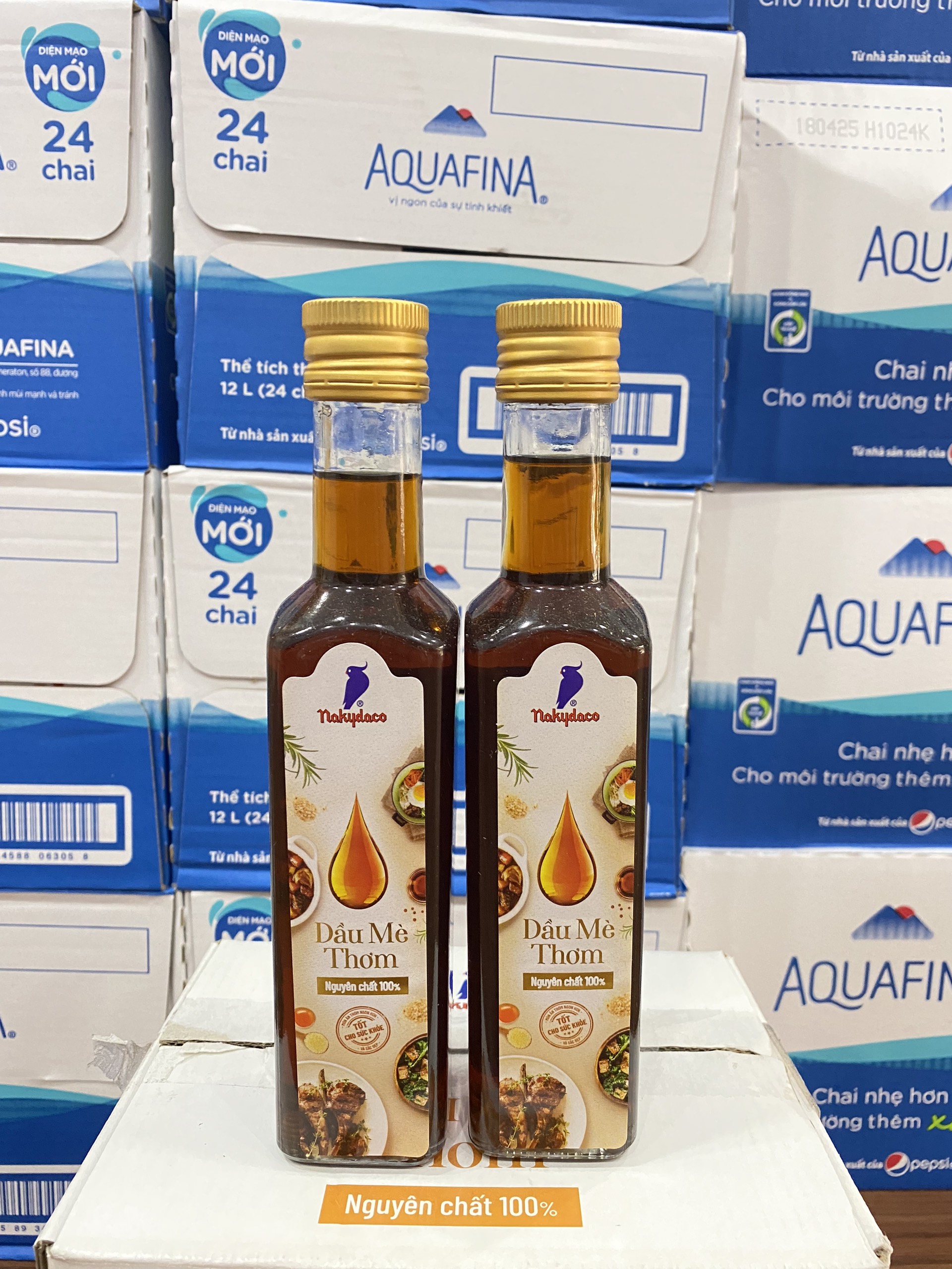 Dầu mè thơm Con Két Nakydaco chai 250ml