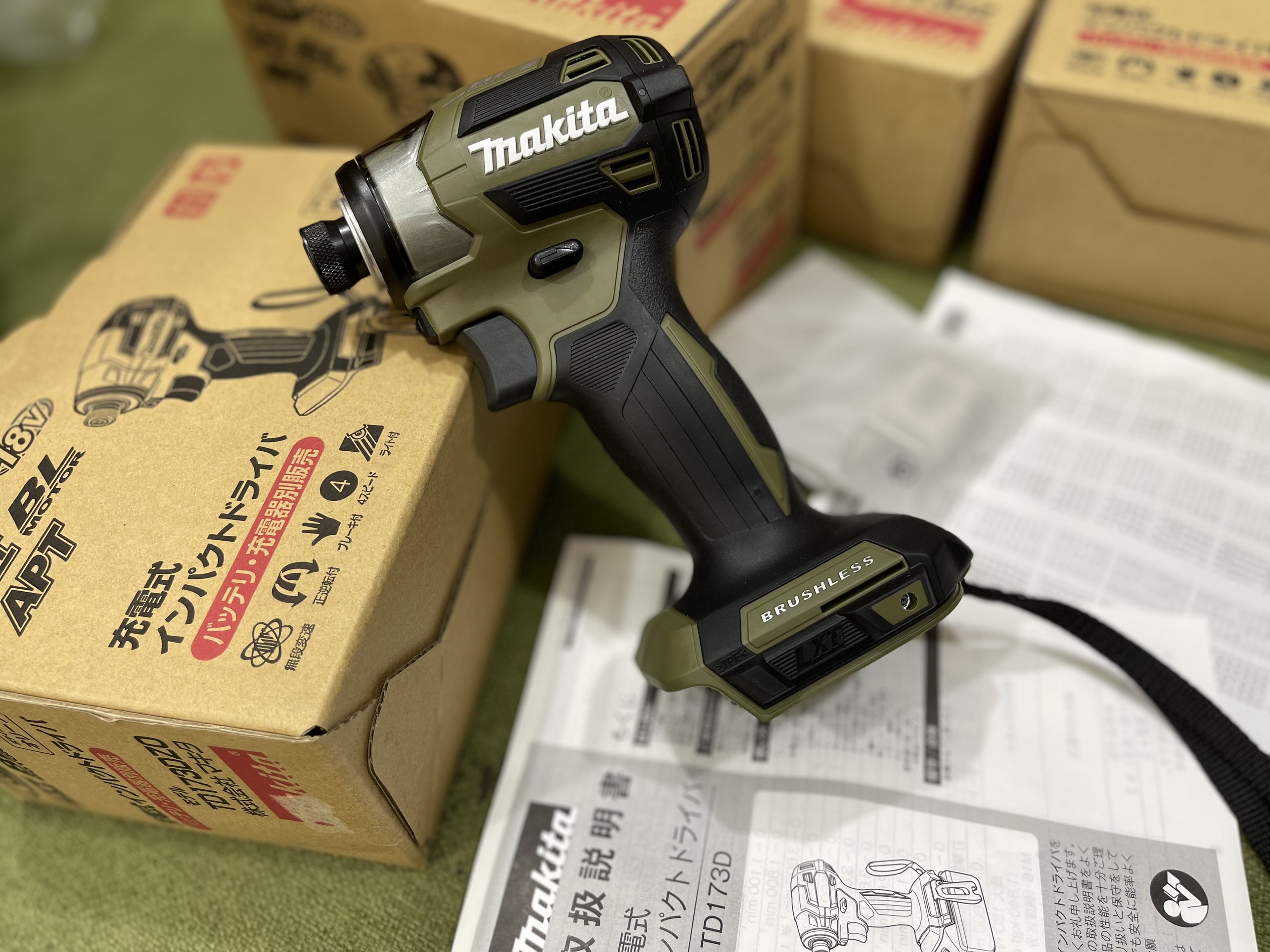 MÁY VẶN VÍT MAKITA TD173D màu xanh