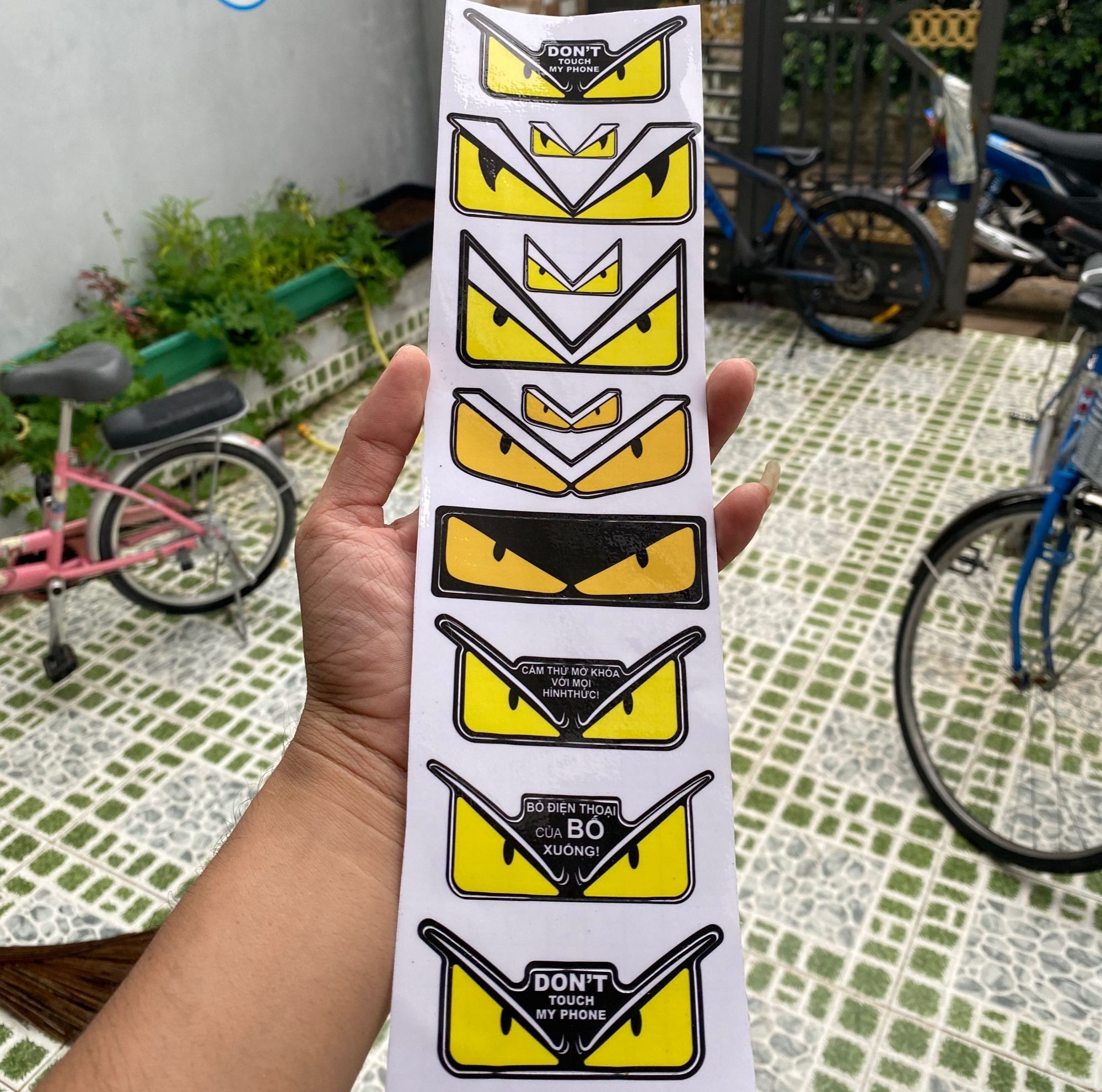 Combo  logo sticker 11 tem mắt Fendy các loại