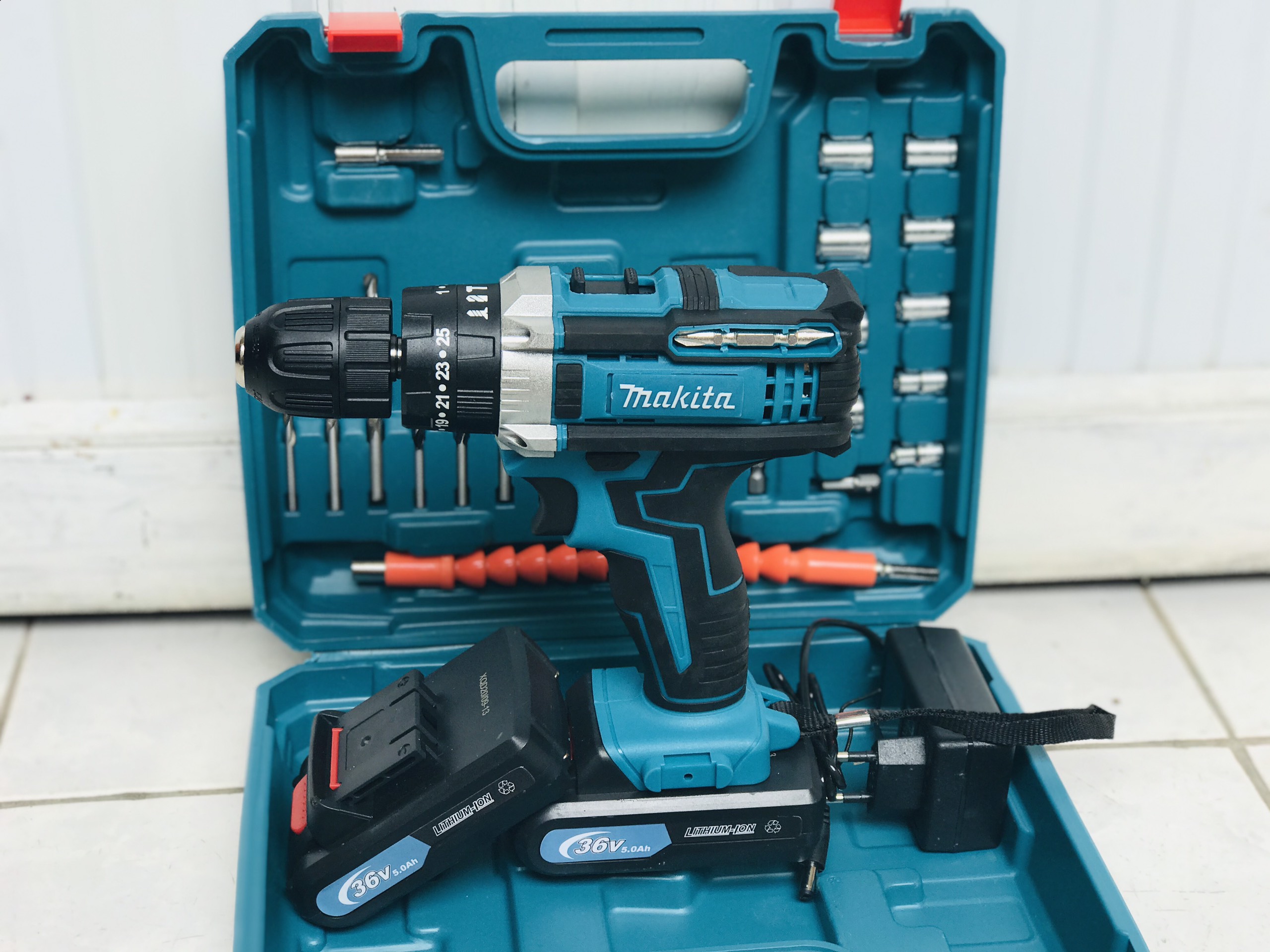 Máy khoan pin có BÚA makita 36v. (kèm 2pin và nhiều phụ kiện)