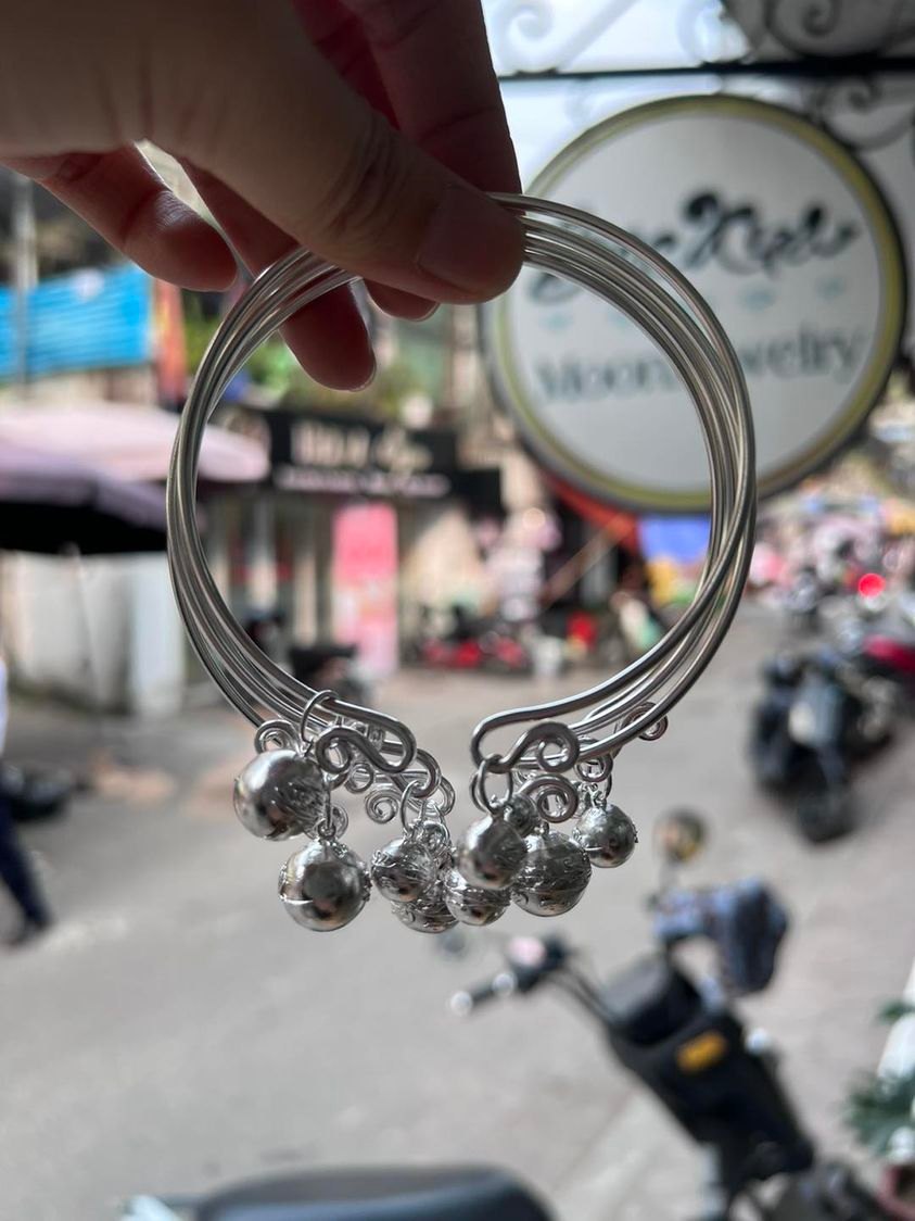 KIỀNG CHÂN CHUÔNG HOA CÚC BẠC NGUYÊN CHẤT 99