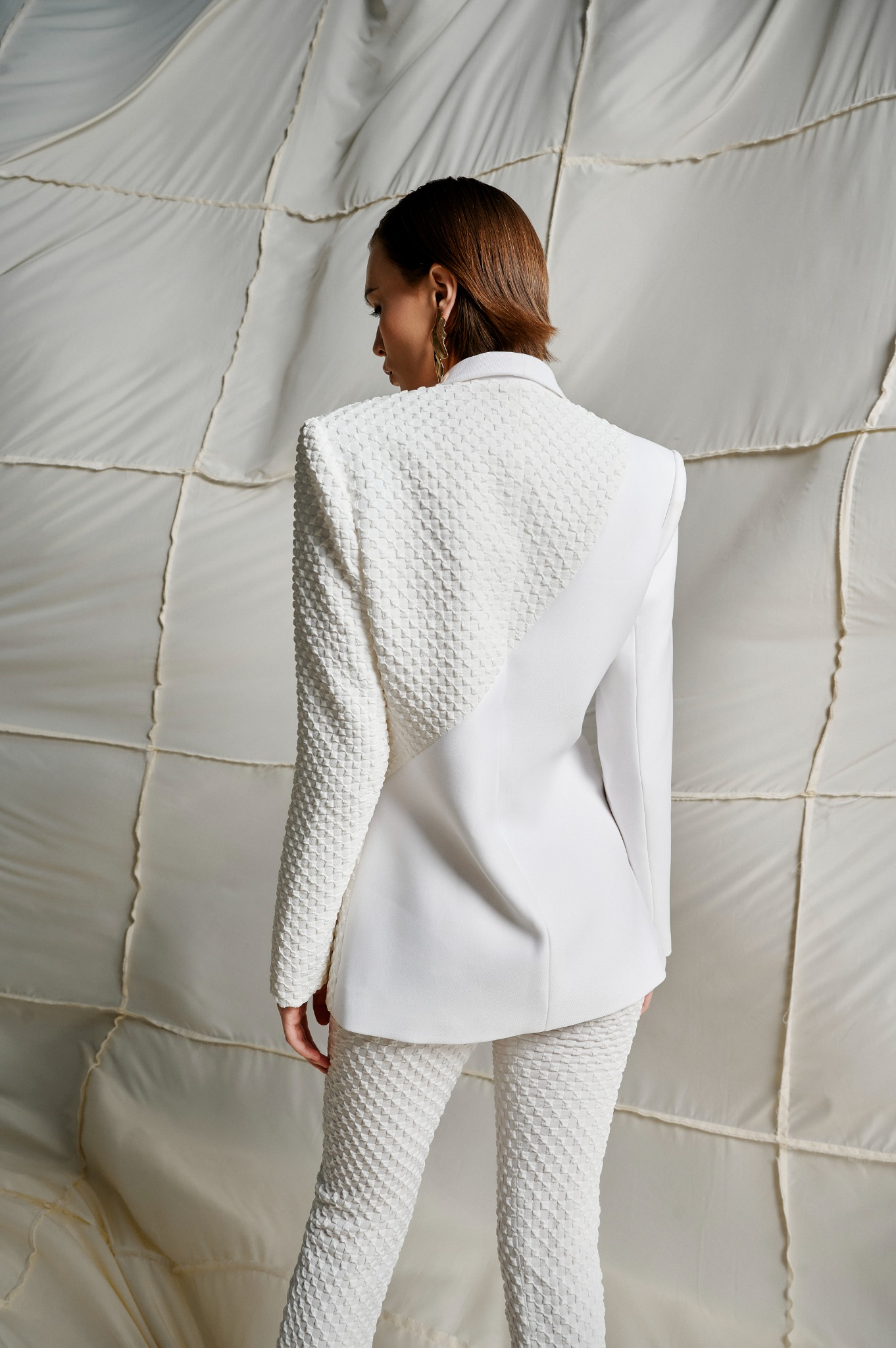 Áo blazer dáng suông cá tính - ESTHER STUDIOS Ripple Blazer - White