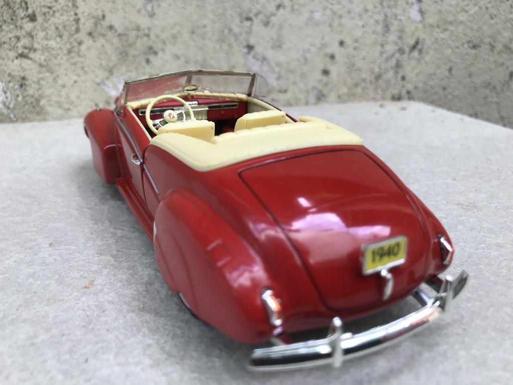 [HCM]Mô hình xe cổ Cadillac Series 62 1940 - 1:32