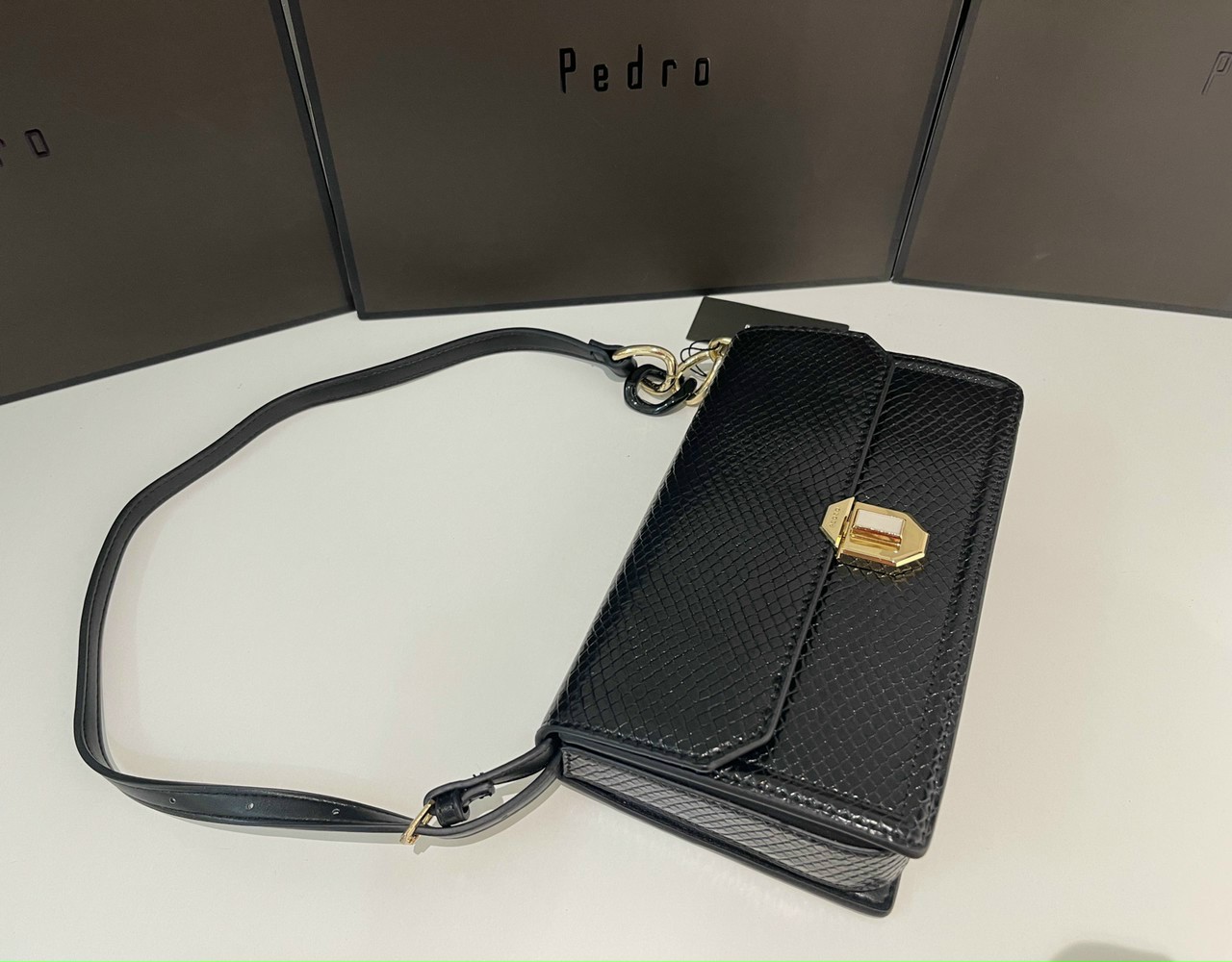 Túi Pedro khóa lục giác xoay