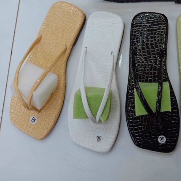 Dép bệt xỏ ngón da rắng