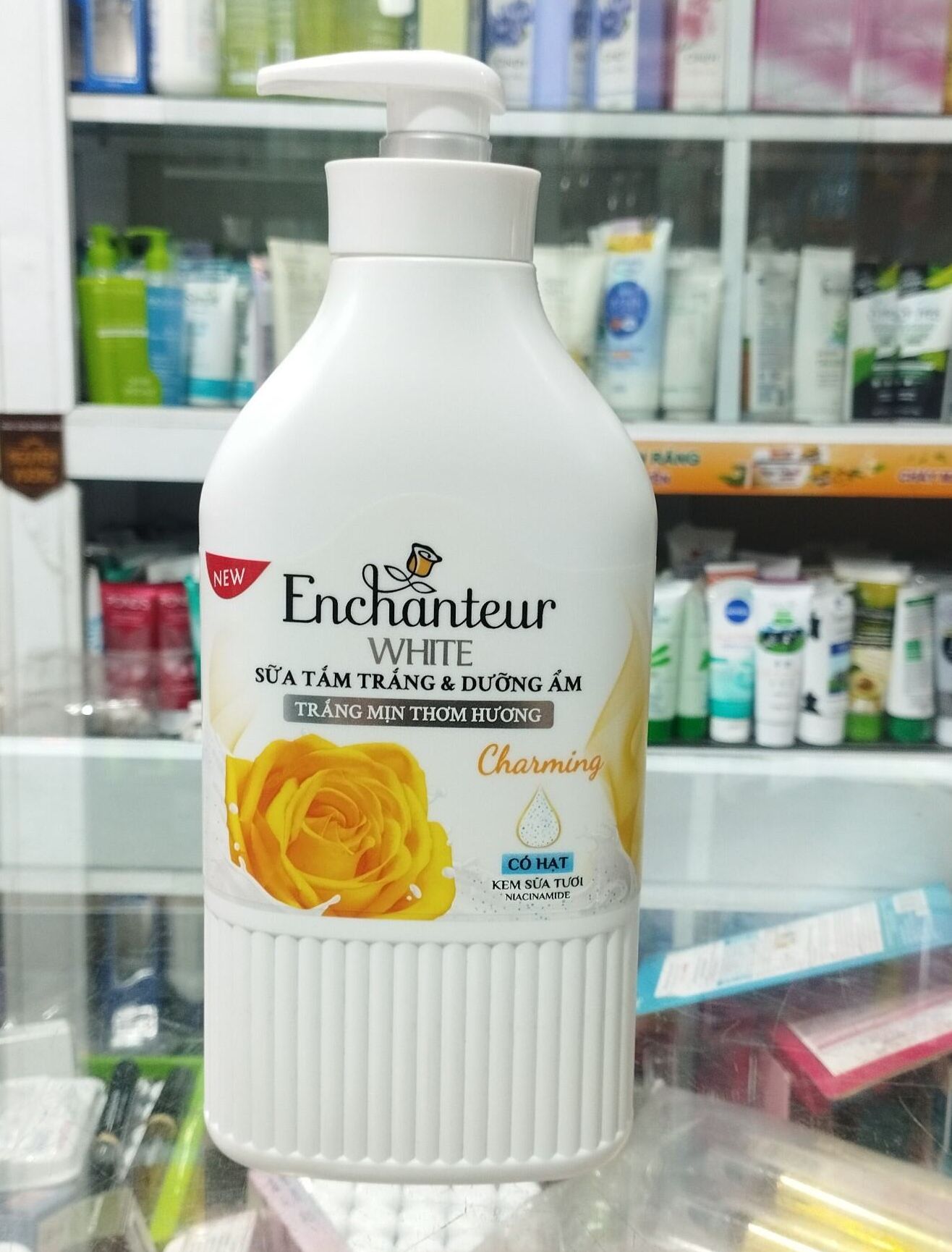(VÀNG)SỮA TẮM ENCHANTEUR CÓ HẠT 650G