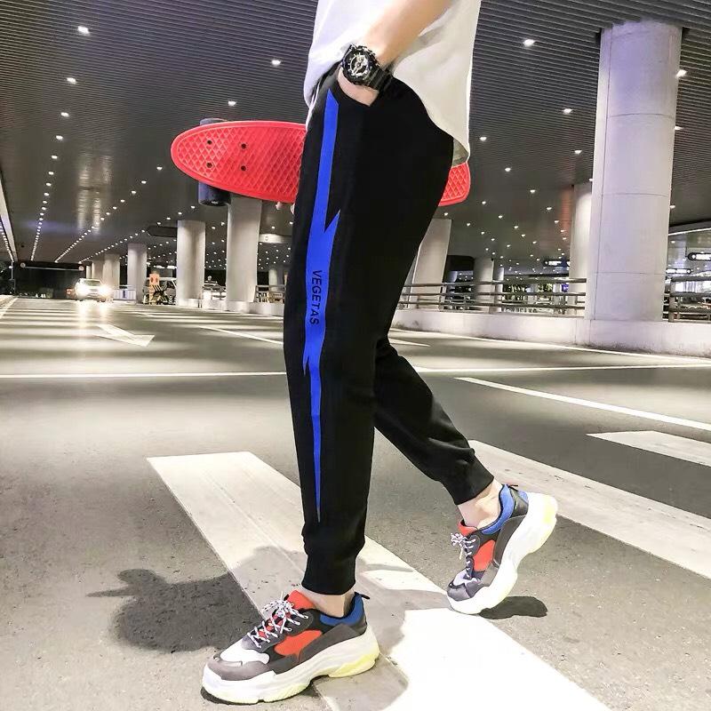 [HCM]QUẦN JOGGER PHỐI KÍ TỰ TIA SÉT ĐƠN GIẢN CÁ TÍNH CHO CÁC BẠN NAM NỮ TP402