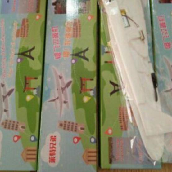Máy bay xốp có đèn led - Kiểu dáng mới 2019