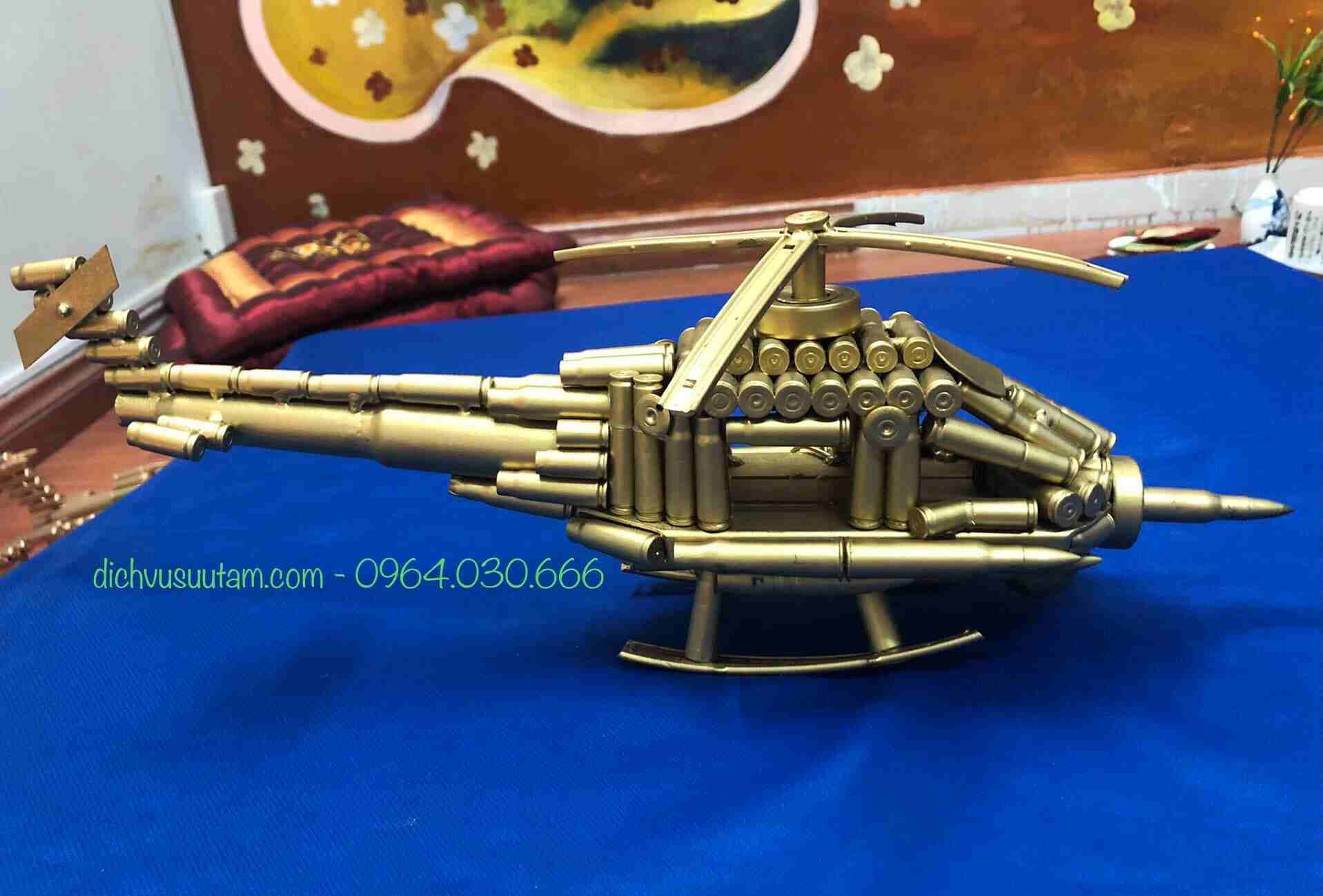 Mô hình máy bay trực thăng làm từ vỏ đan