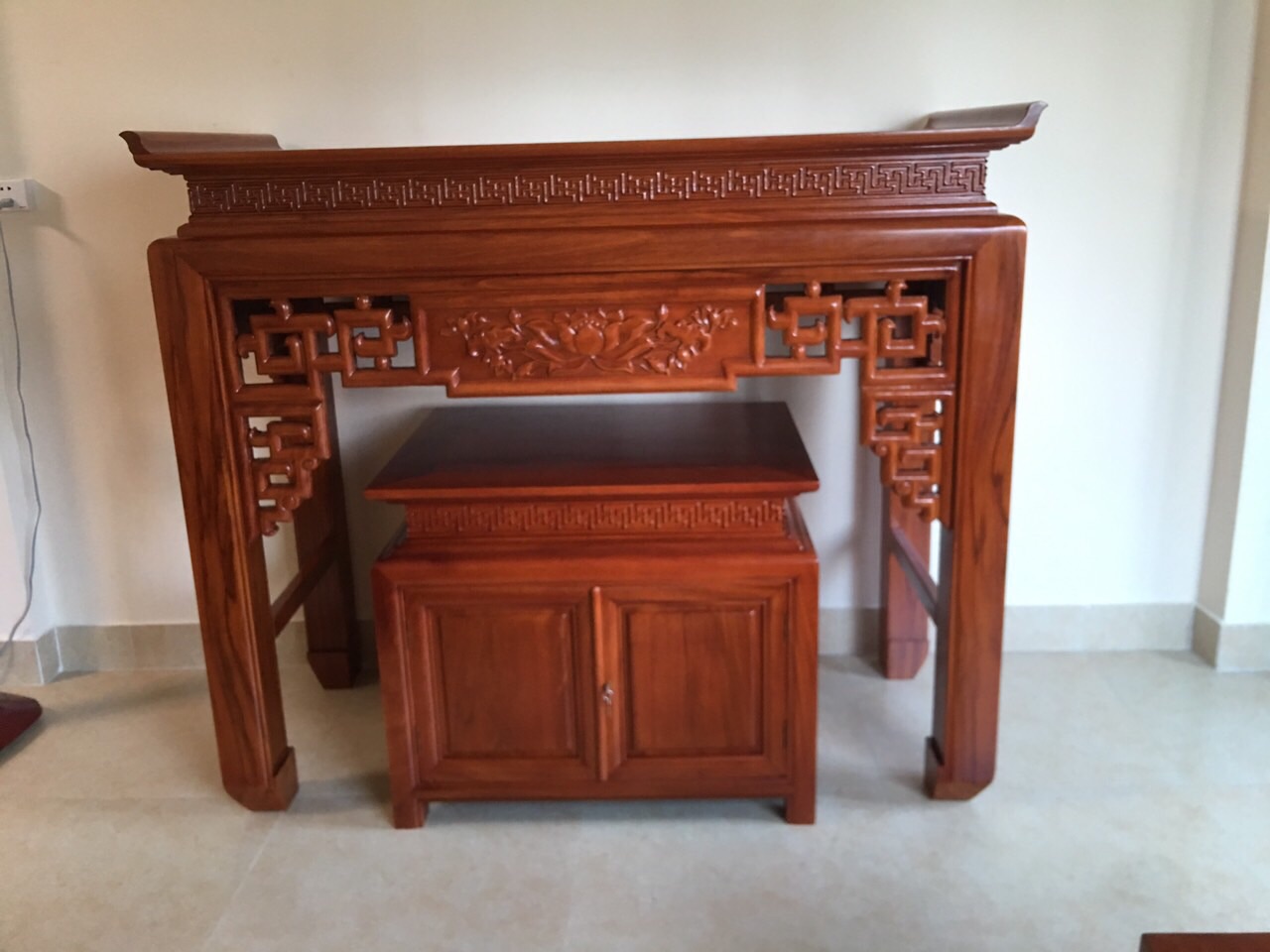 Ban thờ gỗ gõ kèm bàn cơm