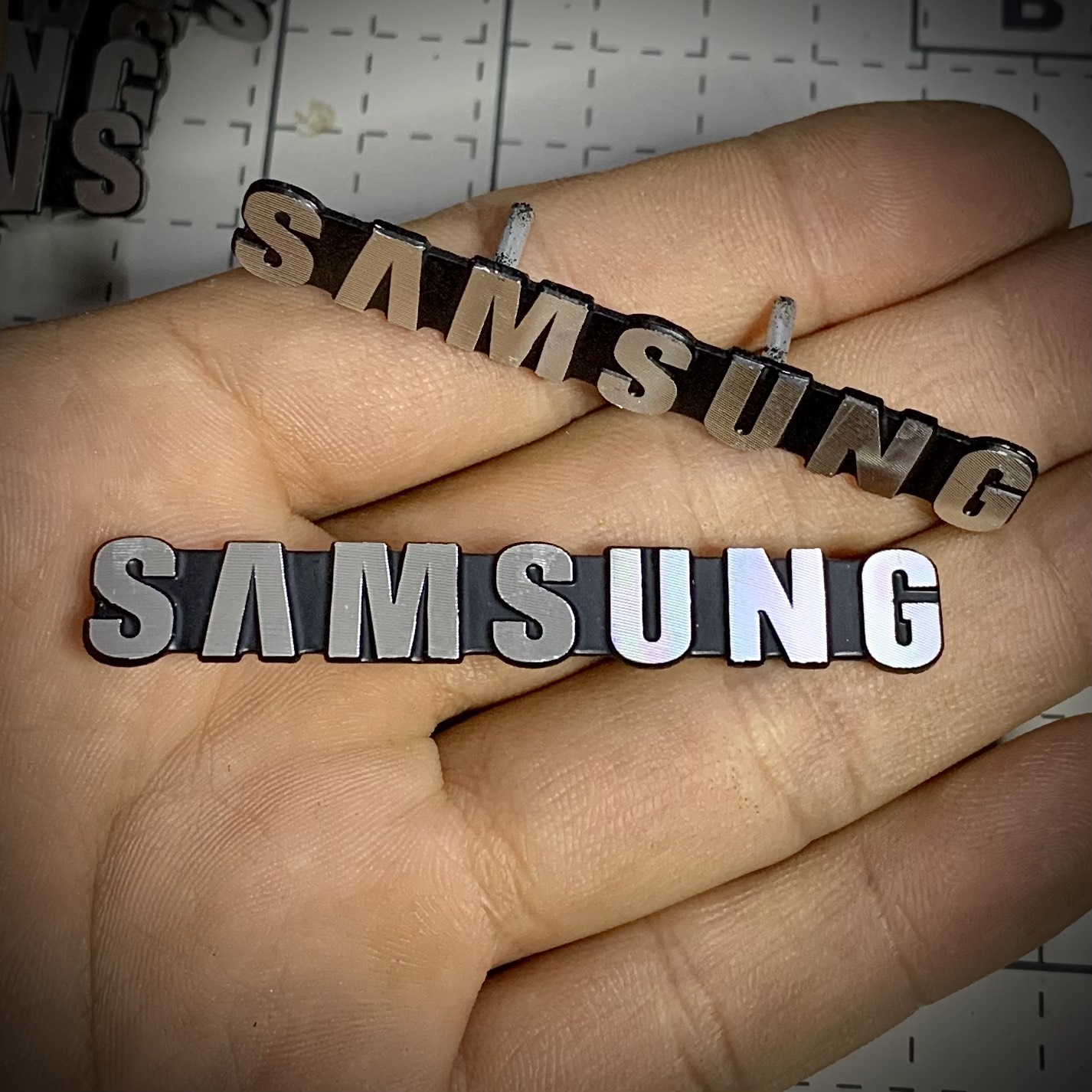 Tem/logo Samsung nhôm, giá 1 chiếc.