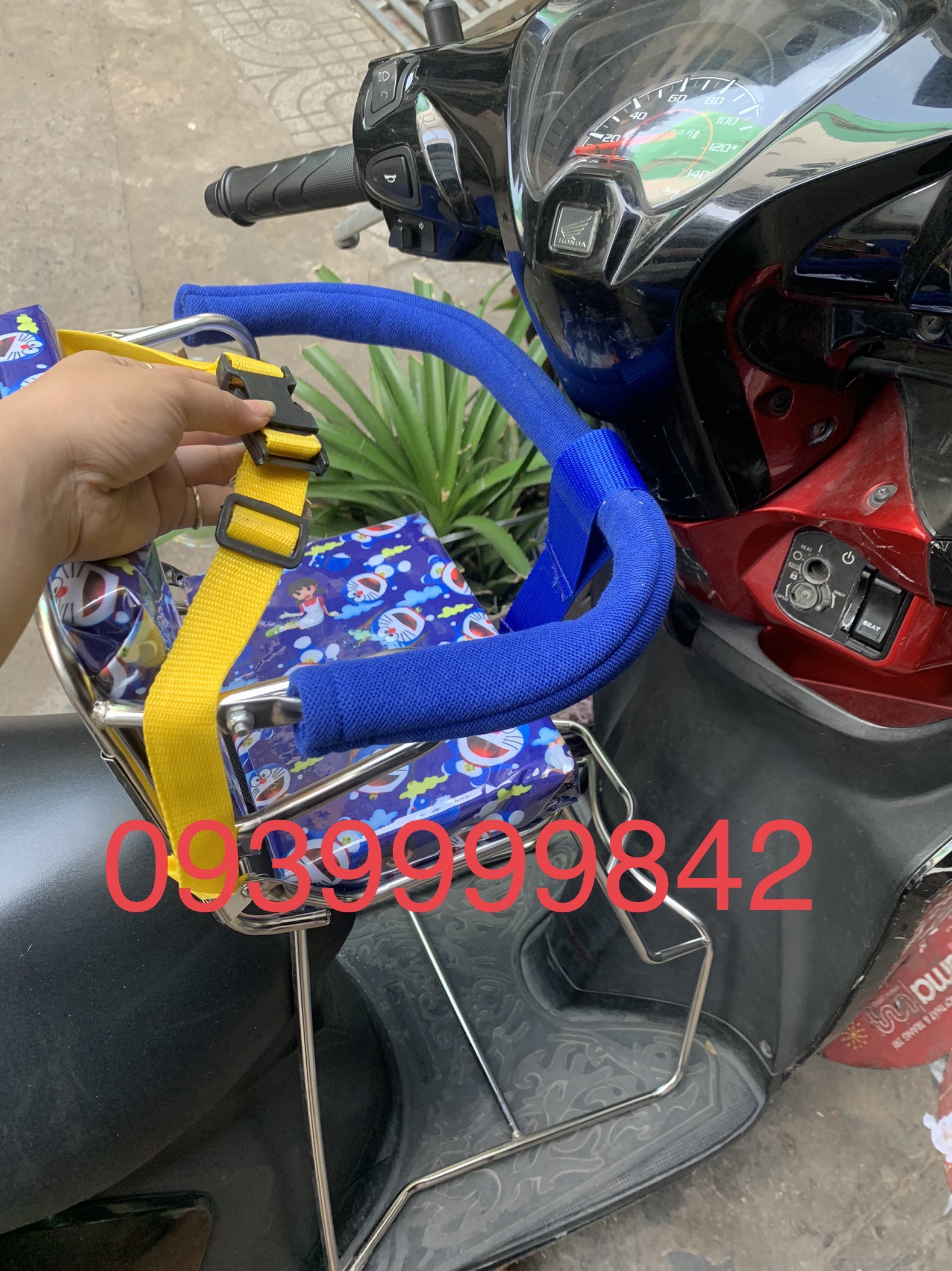 Ghế ngồi xe máy cho bé xe Vision có vòng