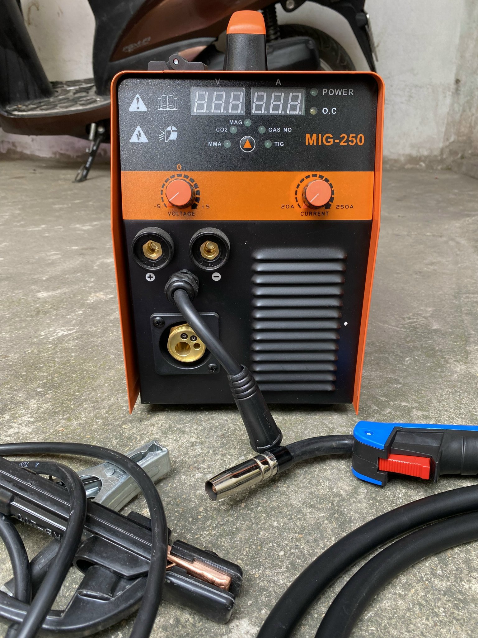 máy hàn mig 250 cuộn 5kg 4 chức năng