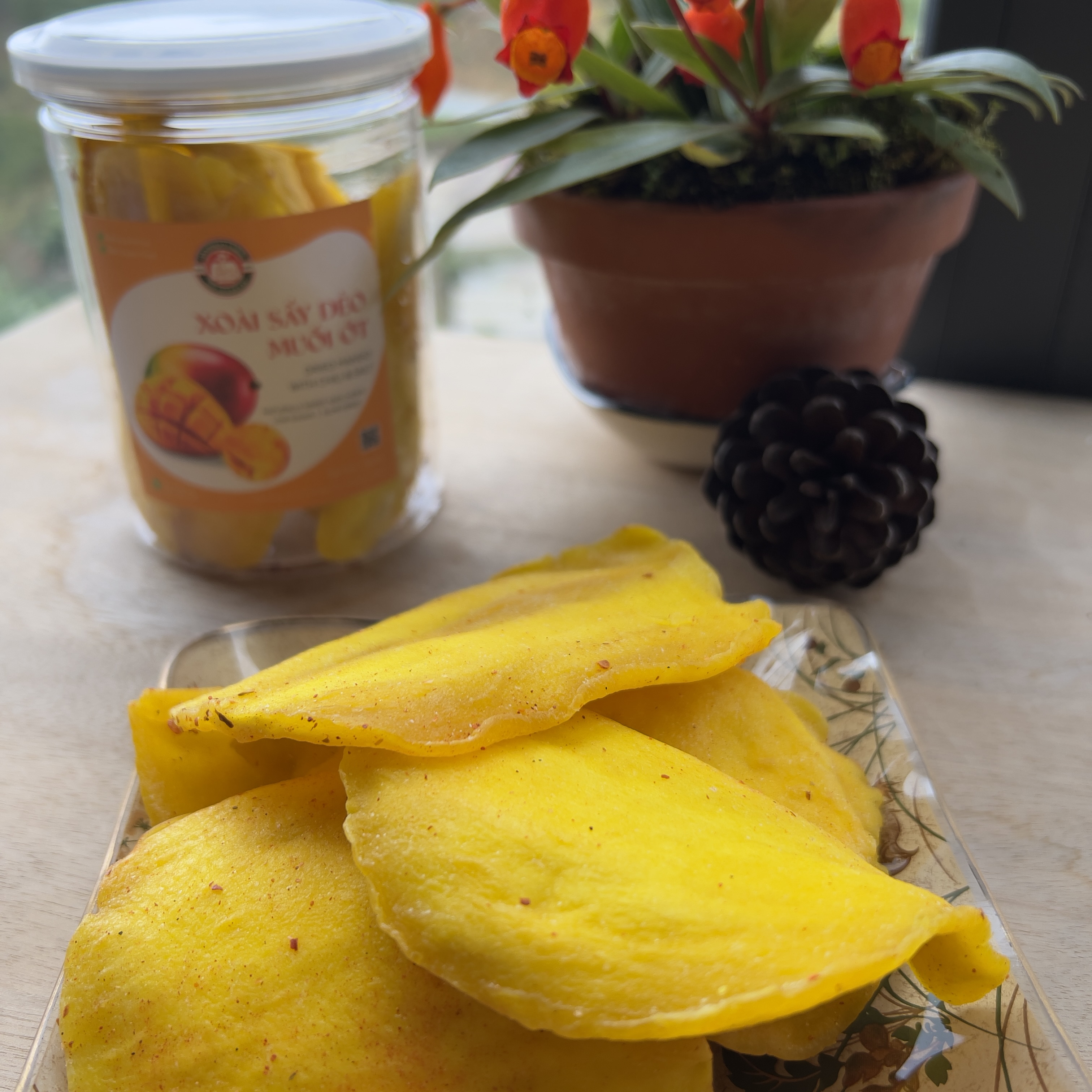 Xoài sấy dẻo muối ớt BanhMat Farm đặc sản Đà Lạt đậm đà vị xoài nguyên lát cùng vị cay muối ớt