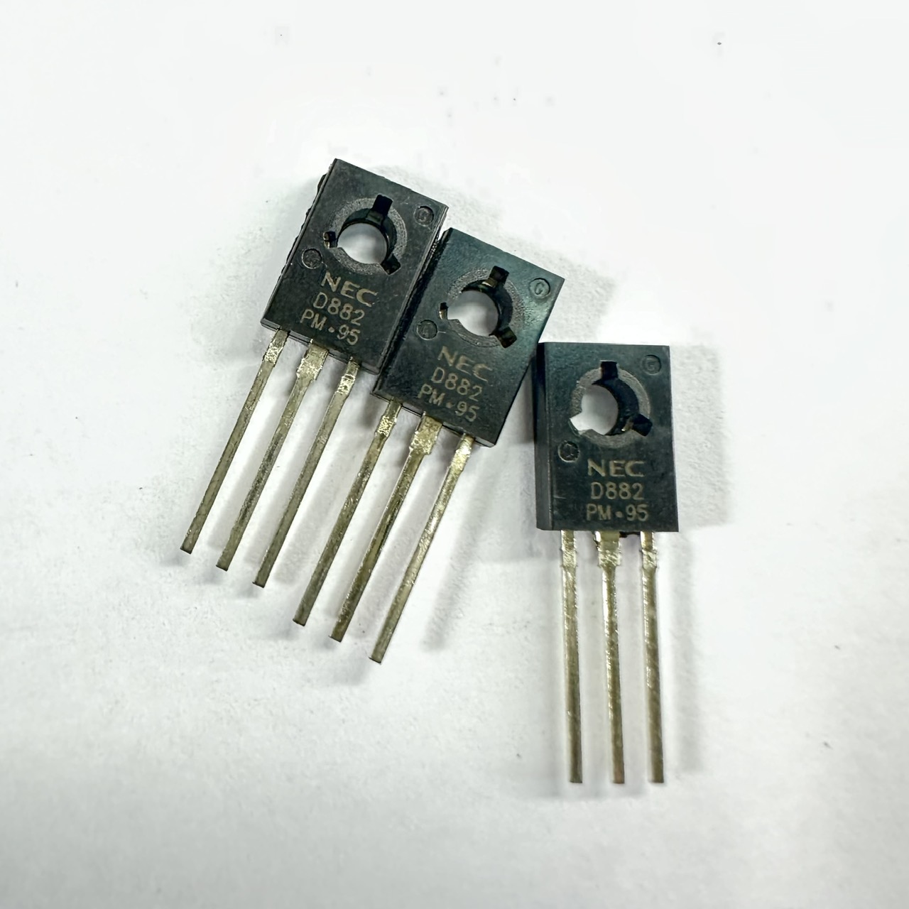 Bộ 3 Transistor D882 TO-126 30V 3A NPN