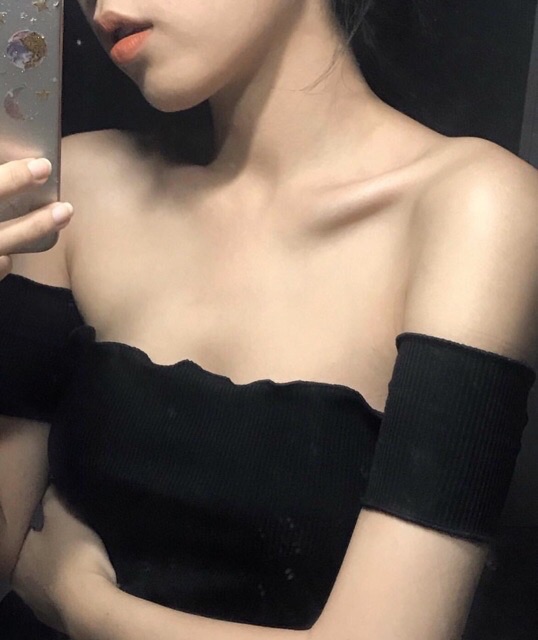 Áo croptop bẹt vai