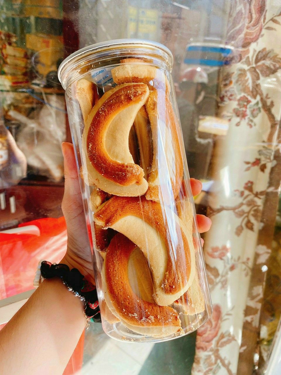 Bánh lưỡi liềm sữa