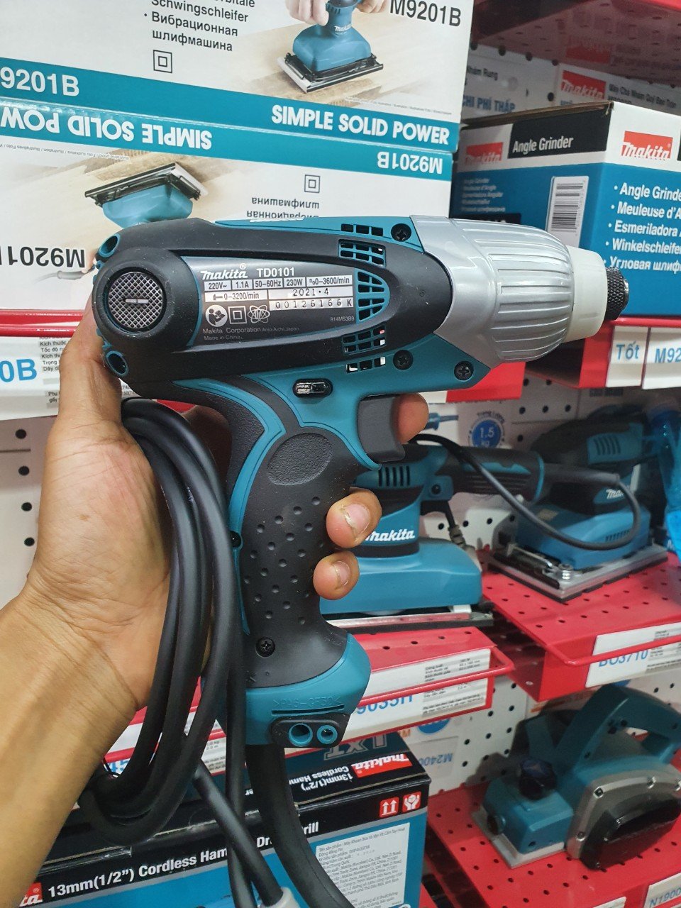 Máy vặn vít cầm tay makita td0101 230w