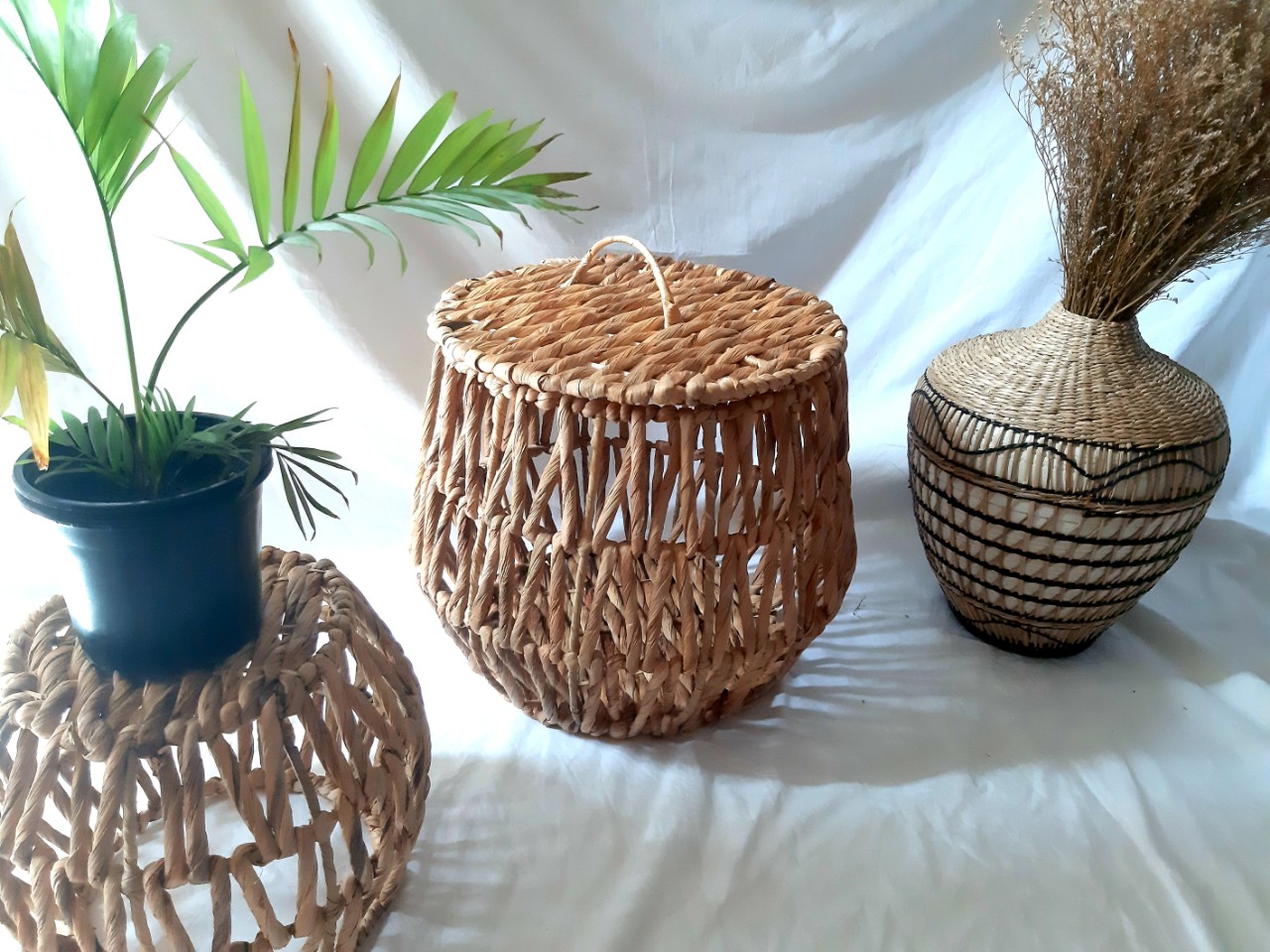 Sọt đựng đồ bằng lục bình đan thưa có nắp (có lót vải bên trong)