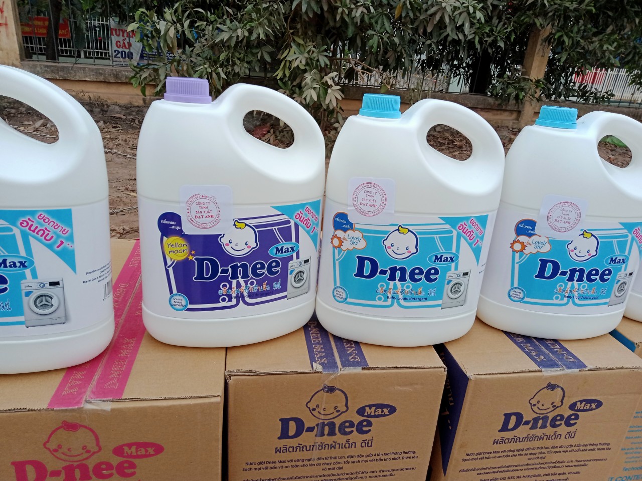 Nước giặt Dnee max 3800ml xanh dương