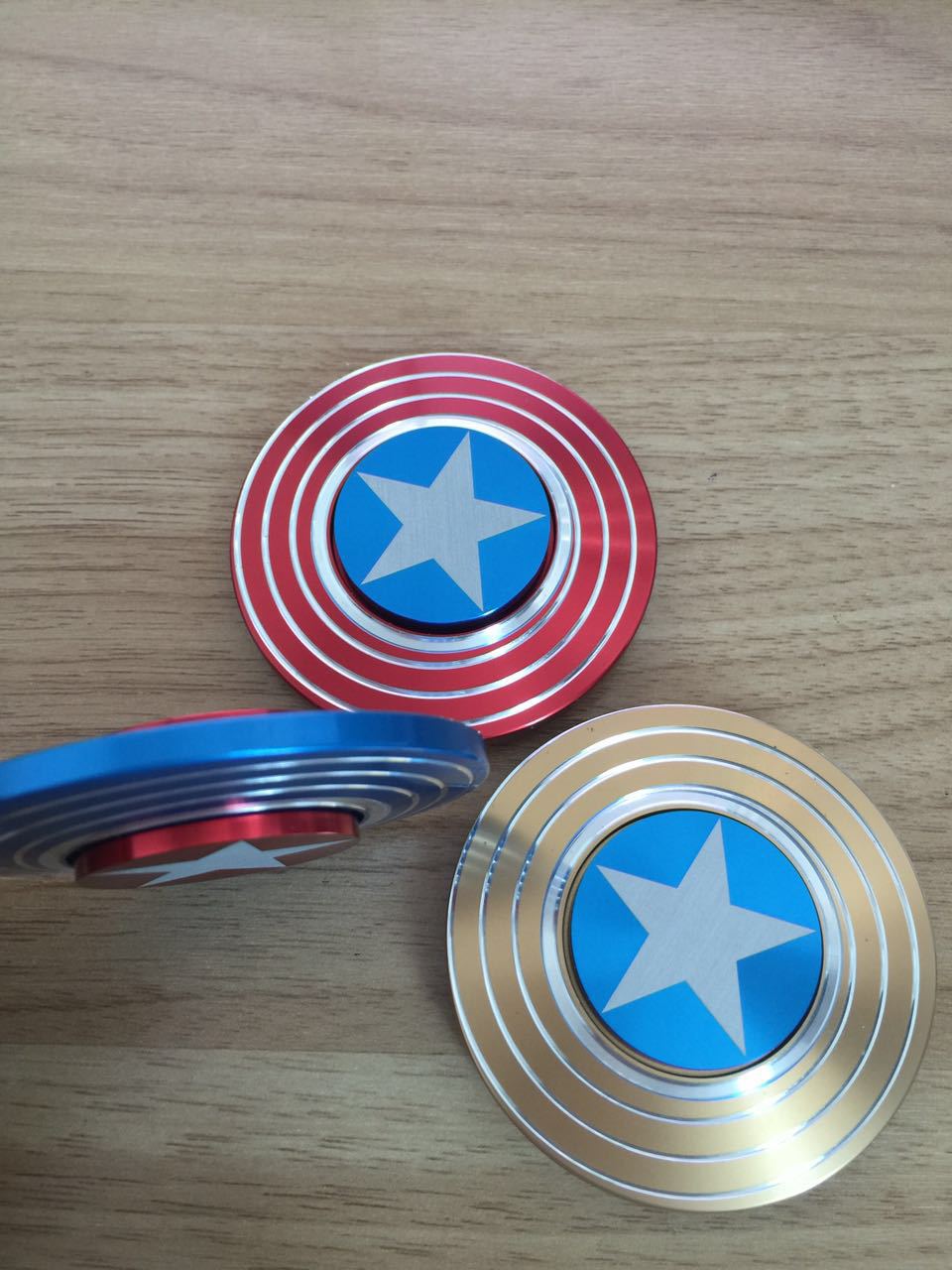 Đồ Chơi Con Quay ( Fidget Spinner) Đội Trưởng Mỹ ( Captain America ) Cực Chất