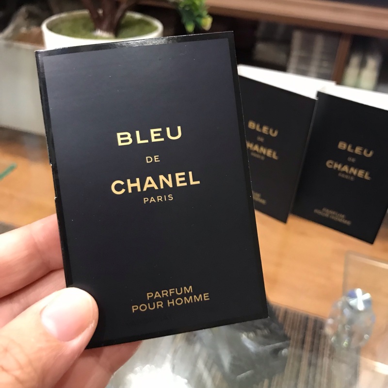 Nước Hoa Nam 𝐁𝐥𝐮𝐞 𝐃𝐞 𝐂𝐡𝐚𝐧𝐞𝐥 𝐏𝐚𝐫𝐟𝐮𝐦 1.5ml ( Chữ Vàng )