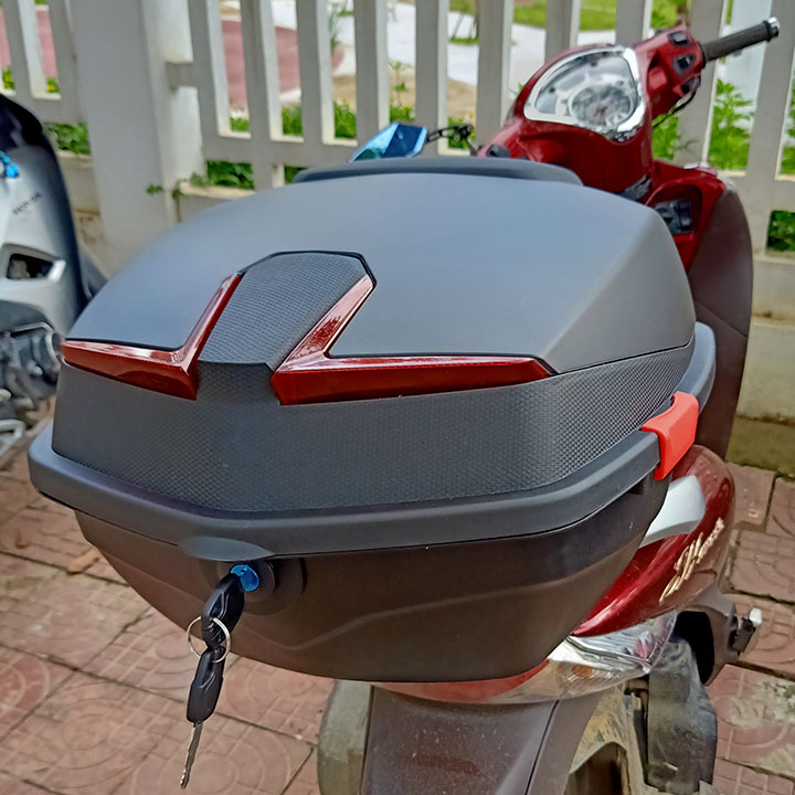 Tail-Mounted Storage Box for Motorbikes and Electric Vehicles Td05