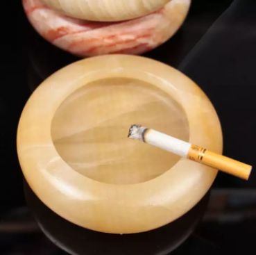 Gạt tàn thuoc bằng đá Ngọc bích tự nhiên