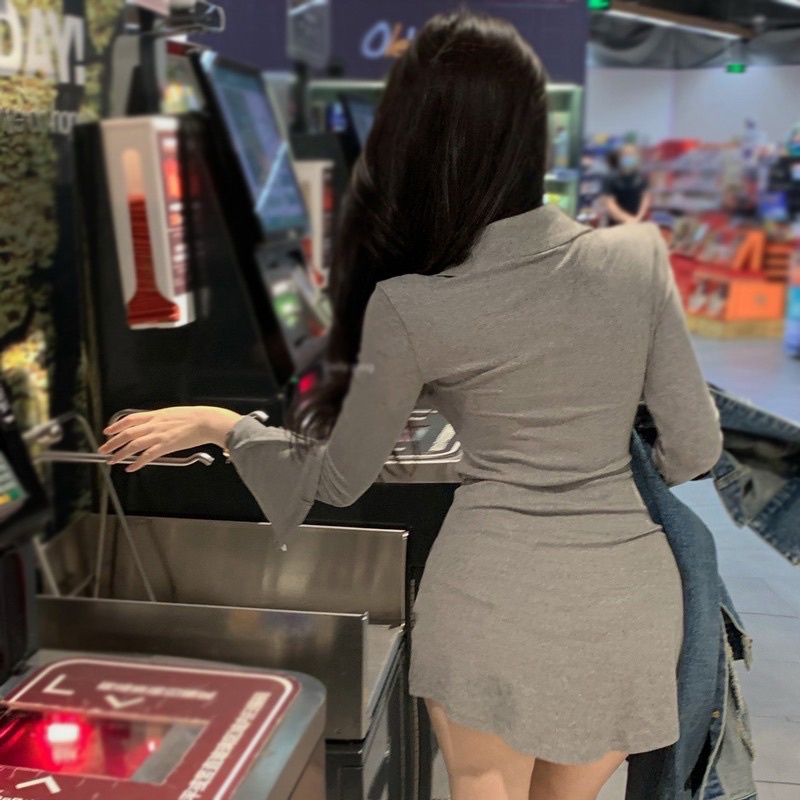 Đầm ôm body cổ bẻ chất borip phối nút