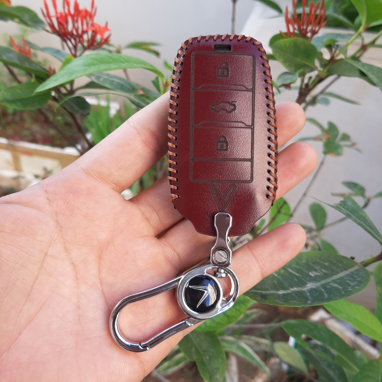 Bao da chìa khóa ô tô Vinfast VF5 + Móc logo
