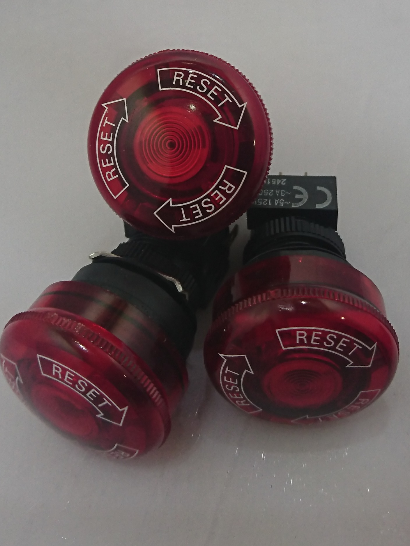 Nút nhấn dừng khẩn EMG phi 16mm có đèn 24v DC OMRON (A165E-01L)