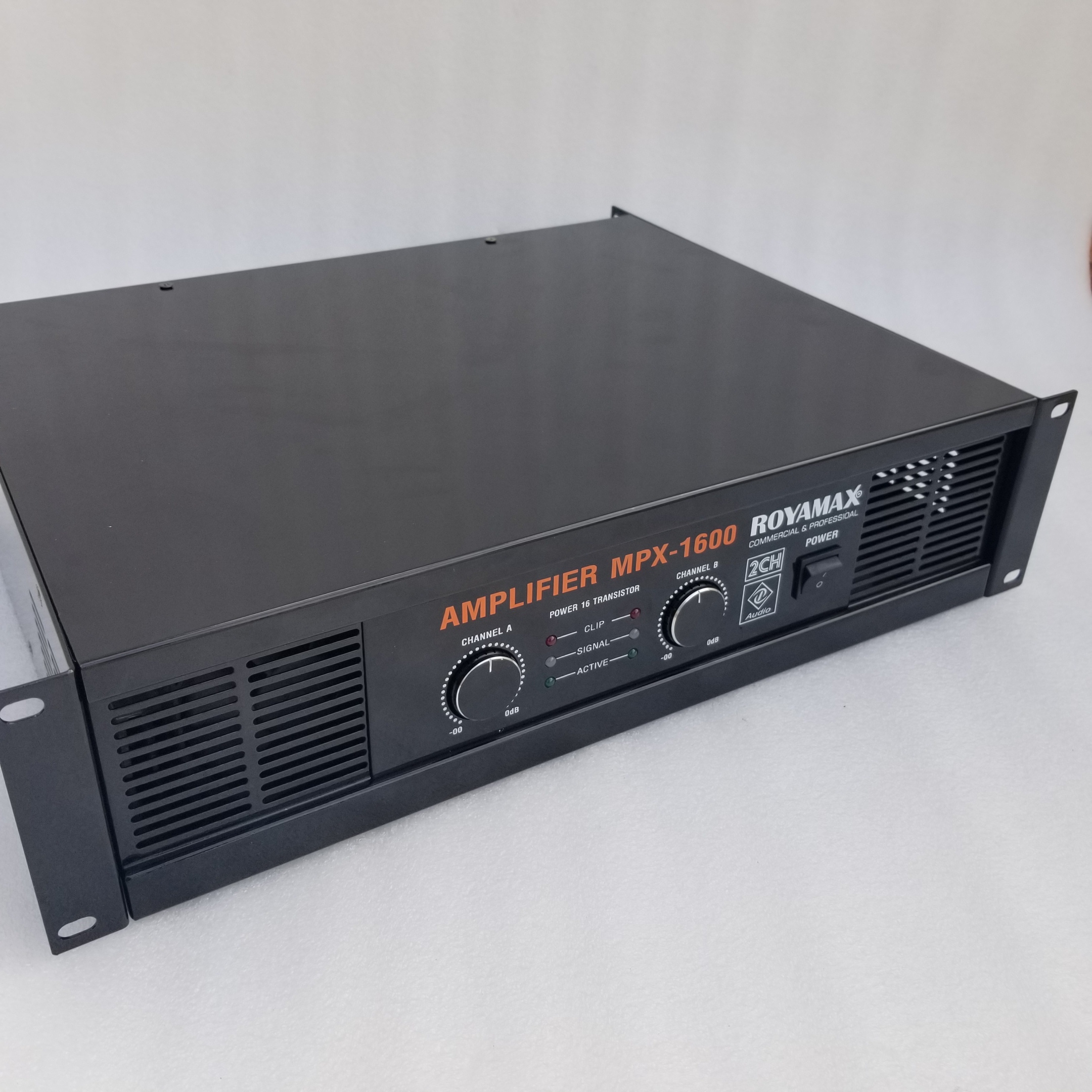 Cục đẩy Main Công suất ROYAMAX MPX-1600