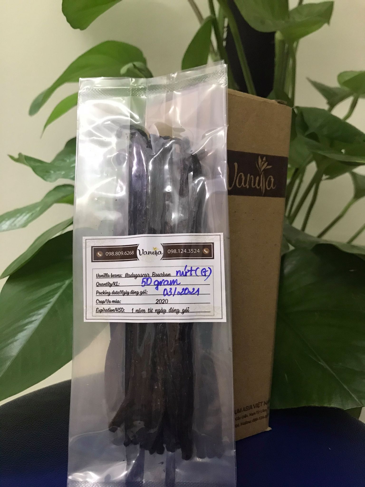 Quả Vanilla Madagascar Nứt Thượng Hạng ( 50 grams )