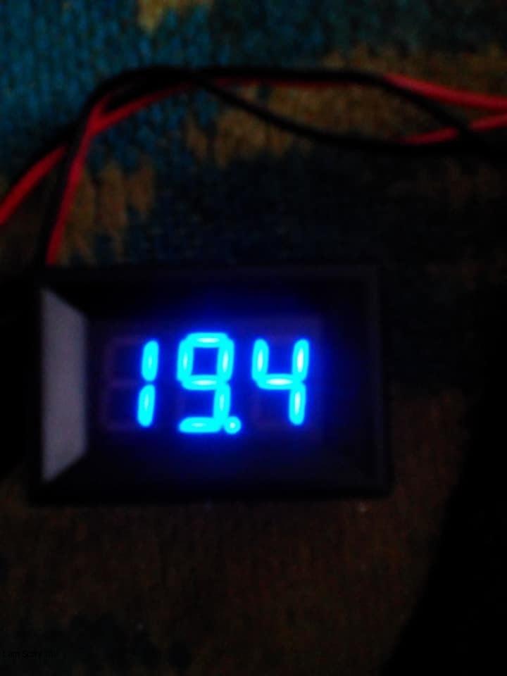 Đồng hồ báo Volt cho xe máy
