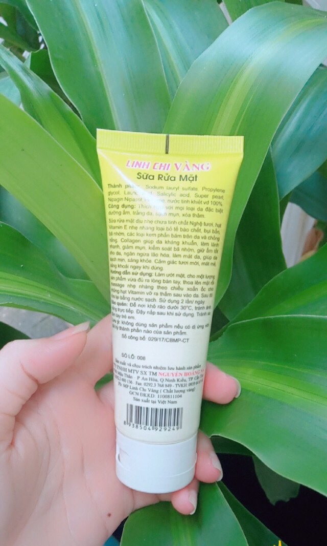 [HCM]Sữa Rửa Mặt Sạch Mụn Trắng Da LINH CHI VÀNG