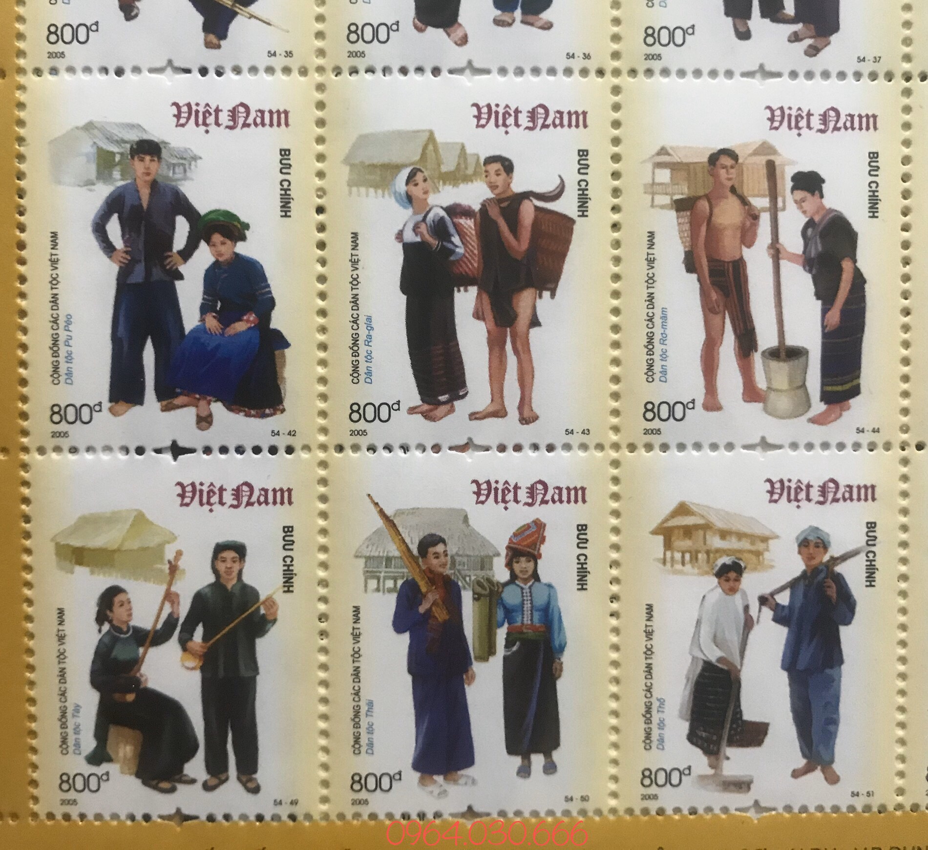 Bloc tem 54 dân tộc Việt Nam nguyên khối