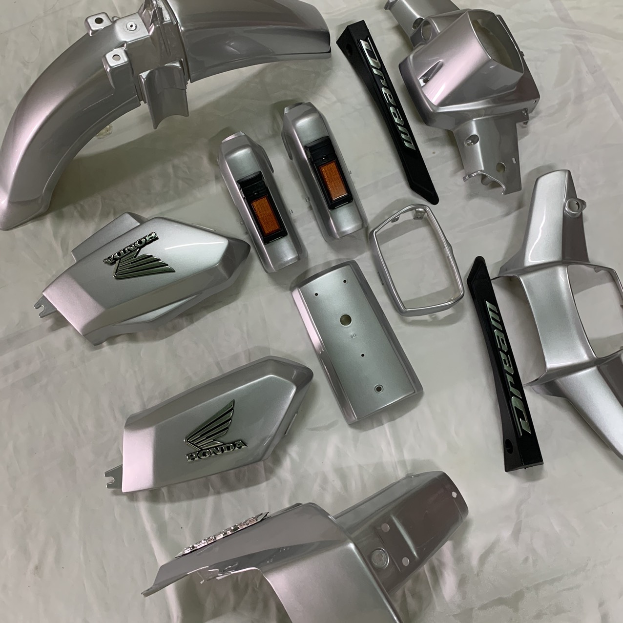 Dàn áo xe Dream II -  Việt - Thái - Tàu màu BẠC-nhựa abs loại 1