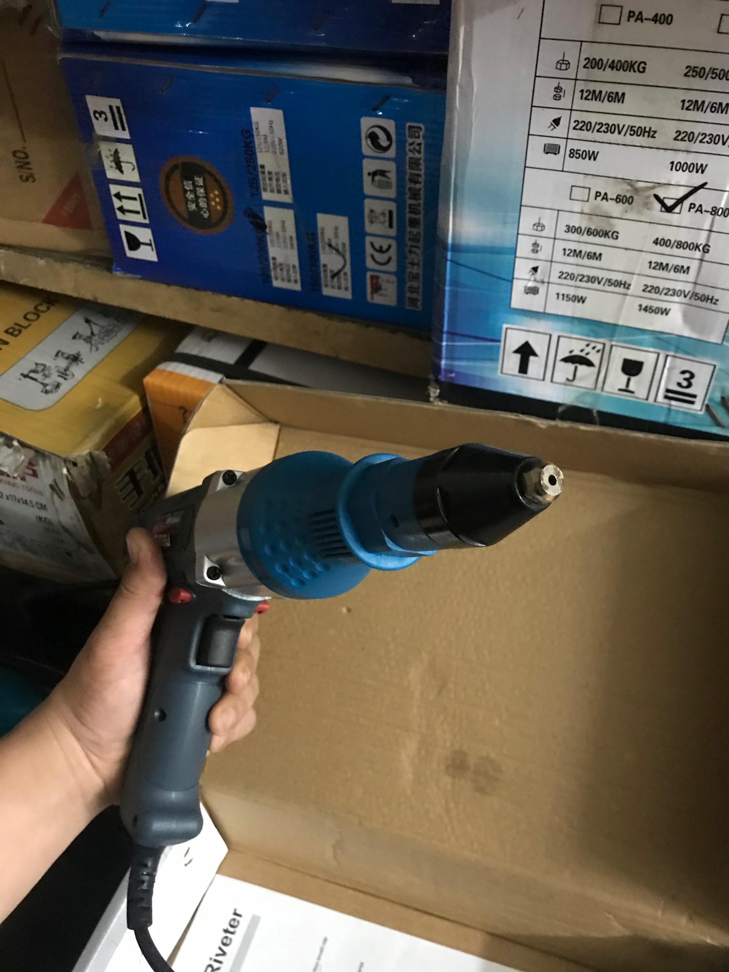 Máy Bắn Đinh Rút Điện 220v