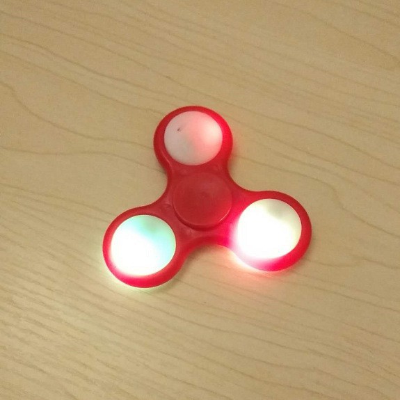 Con quay 3 cánh nhựa Spinner (Nhiều màu)