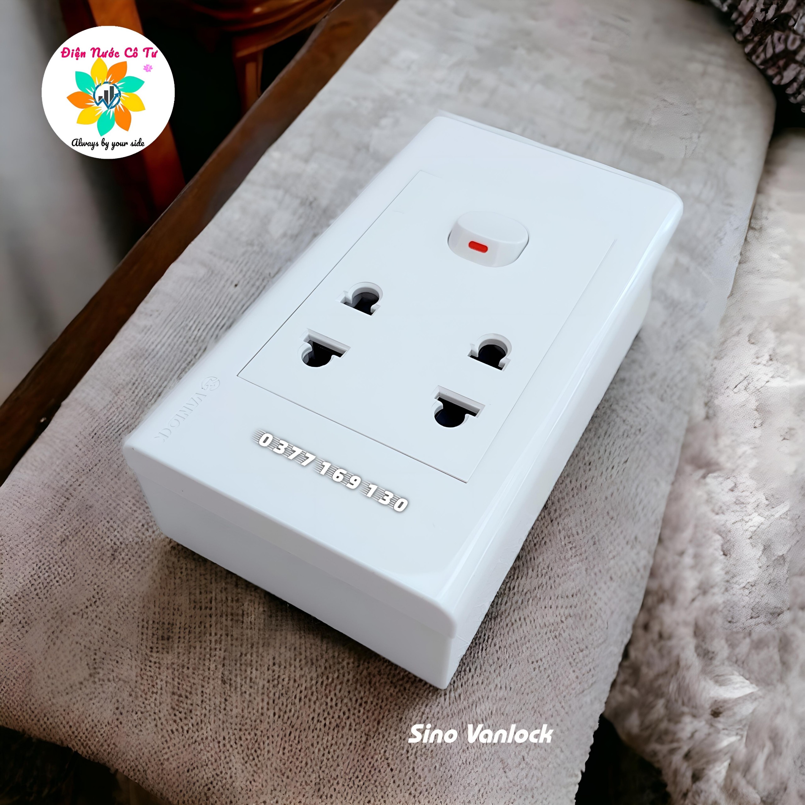 Ổ cắm điện 2 lỗ đôi 3 chấu 16A Sino Vanlock