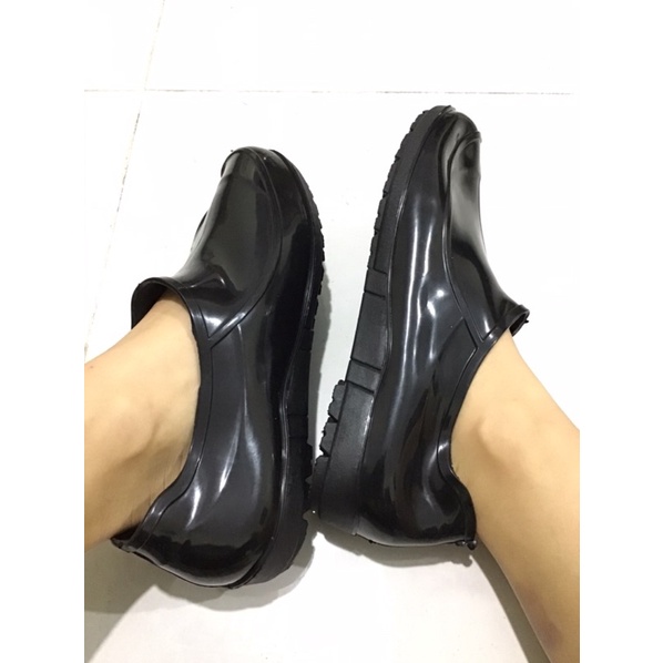 Ủng cao su lao động cổ ngắn - ủng cao su chống nước Hoa San