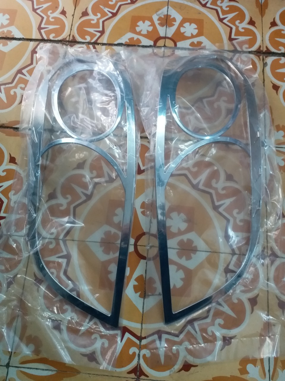 Bộ ốp viền đèn pha xe Gentra