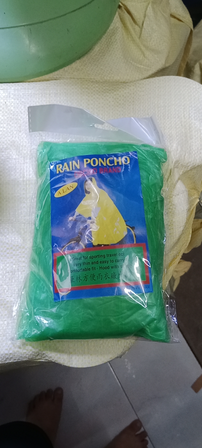 1 cái áo mưa dùng 1 lần